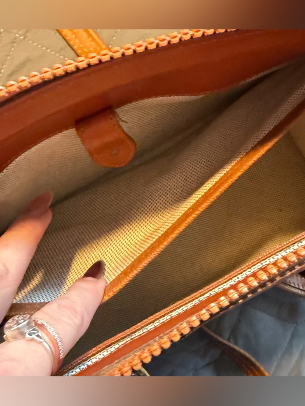 Dooney & Bourke  Vintage Cabrio Barrel Bag Tan Leather USA Y2K Shoulder Bag - Picture 11 of 16